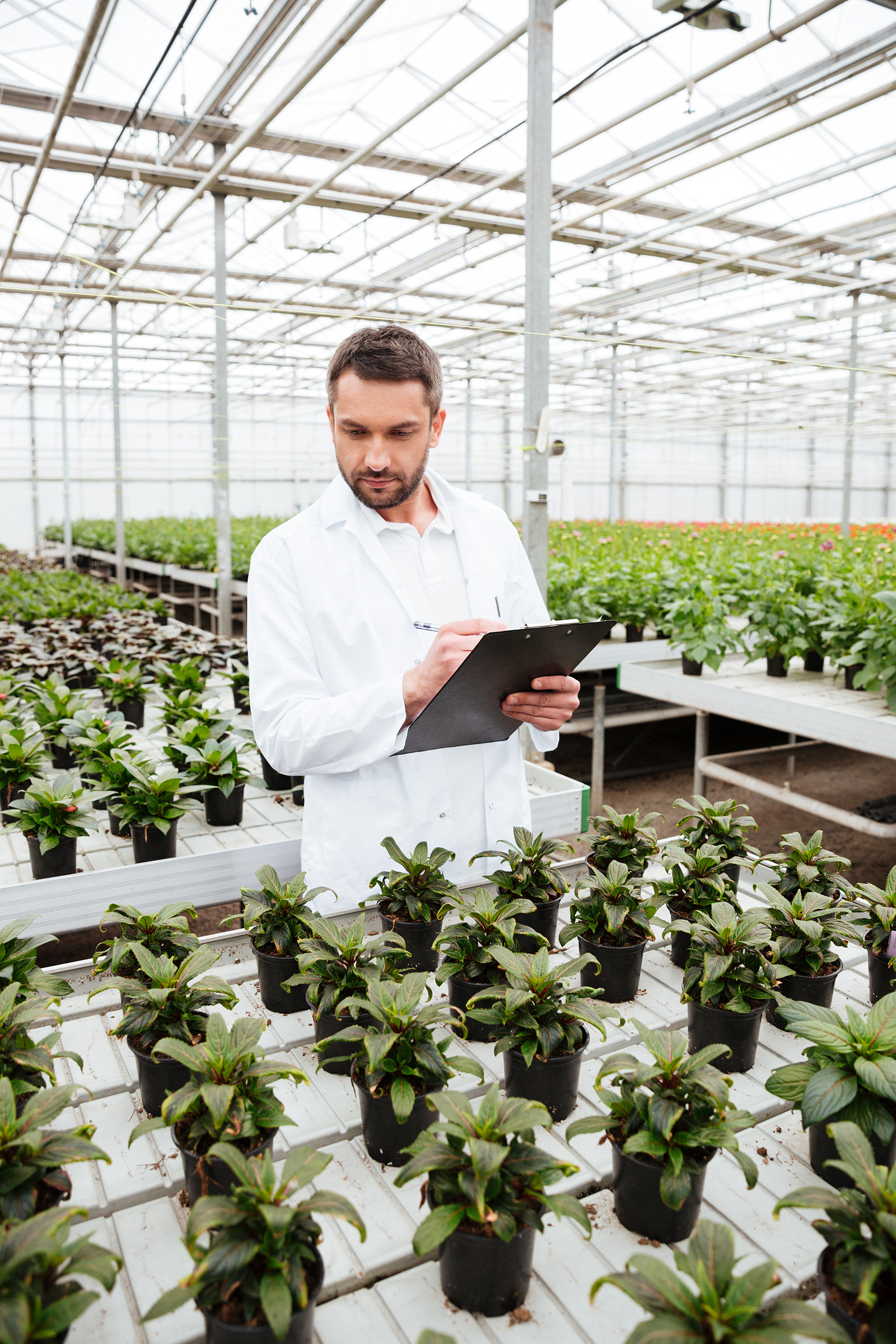 AFSBIO изследовател в оранжерия